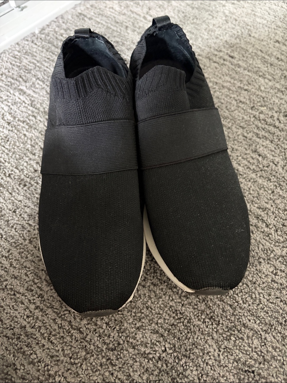 Vince Camuto Women's Black Knit Slip-On Sneakers with Elastic Band